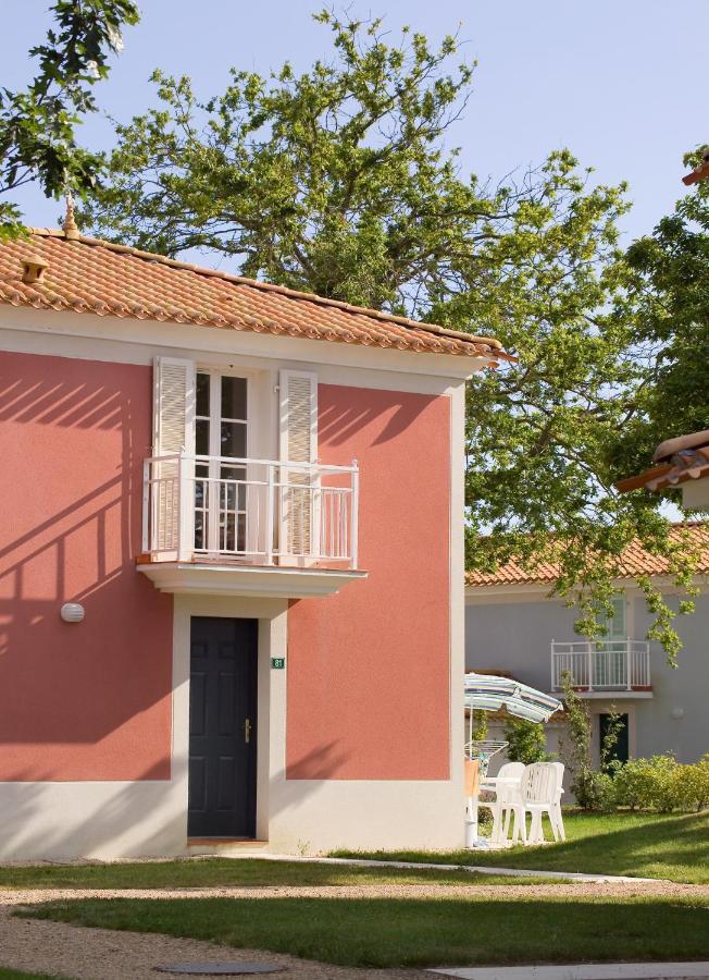 Madame Les Maisons De Fontenelles LʼAiguillon-sur-Vie